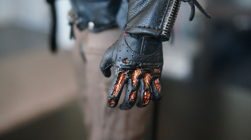 Illustration for article titled Hot Toys T-800: The Kotaku Review
